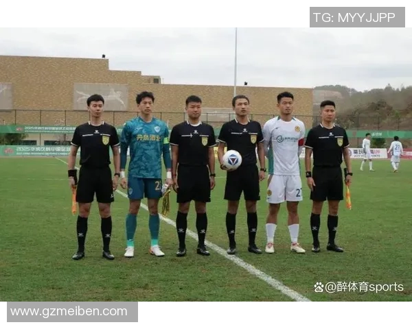 双栖足球明星的身份揭秘及其精彩瞬间图片分享